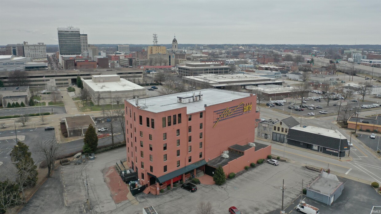 Primary Photo - 915 Main St
