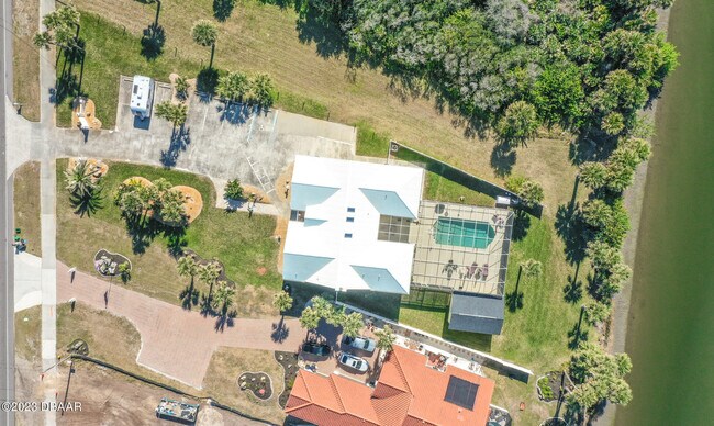 Foto del edificio - 3398 N Ocean Shore Blvd