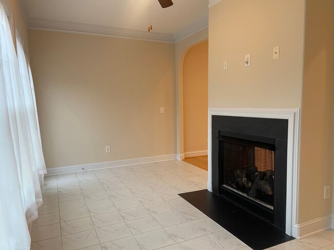 Building Photo - 3 Bedroom, 2 Bathroom Townhome in Winston-...