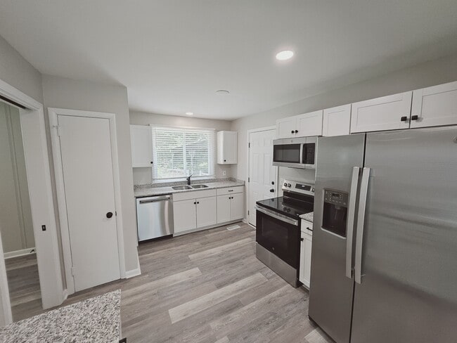 Building Photo - 919 Rexdale Dr