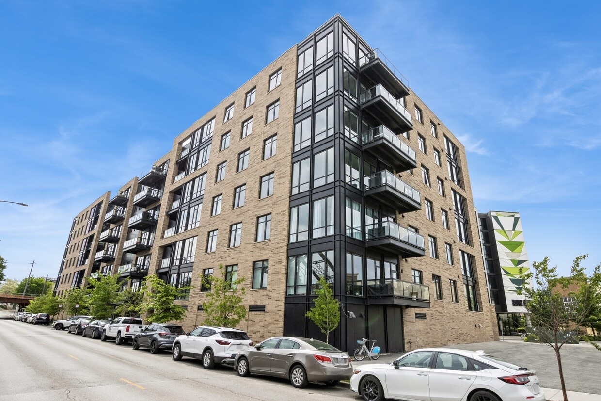 Primary Photo - 1701 W Webster Ave