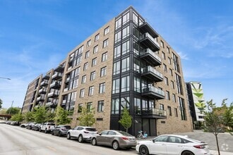 Building Photo - 1701 W Webster Ave