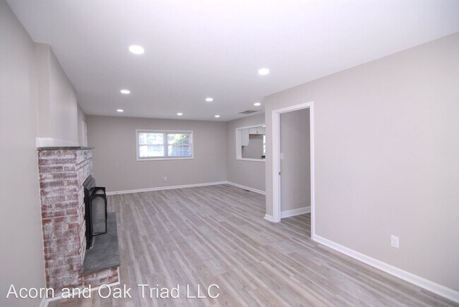 Building Photo - 3 br, 3 bath House - 2500 N Centennial Ave