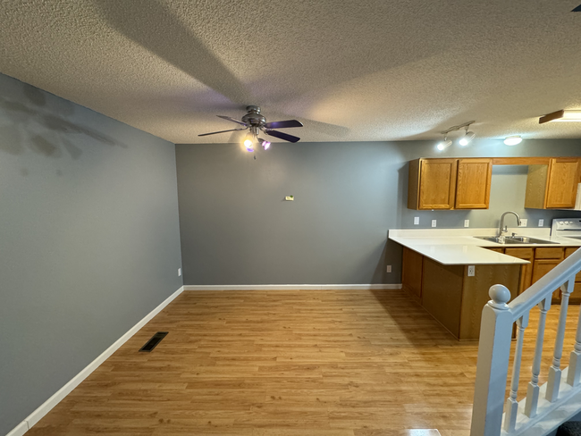 Dining area - 7078 48th St N