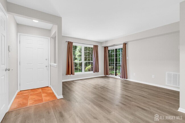 Foto del edificio - 5101 Stonehedge Rd