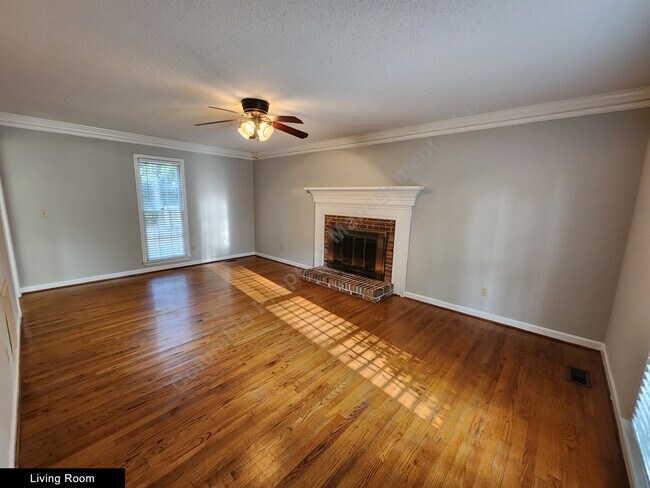 Building Photo - 5 Kinlaugh Ct