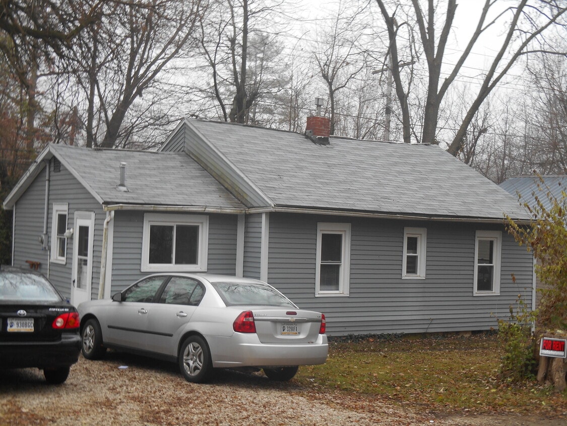 Primary Photo - 116 N Clark St