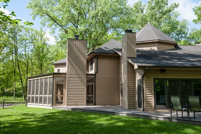 Building Photo - 2700 Gemini Ln