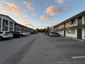Building Photo - 1814 E Oakland Park Blvd