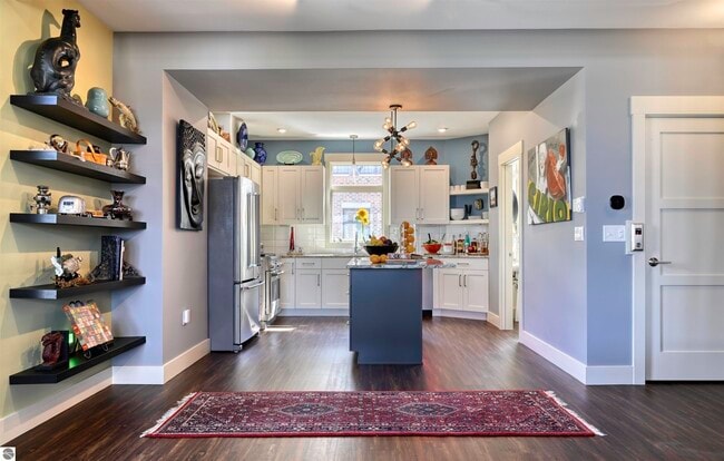 Building Photo - 131 W State St