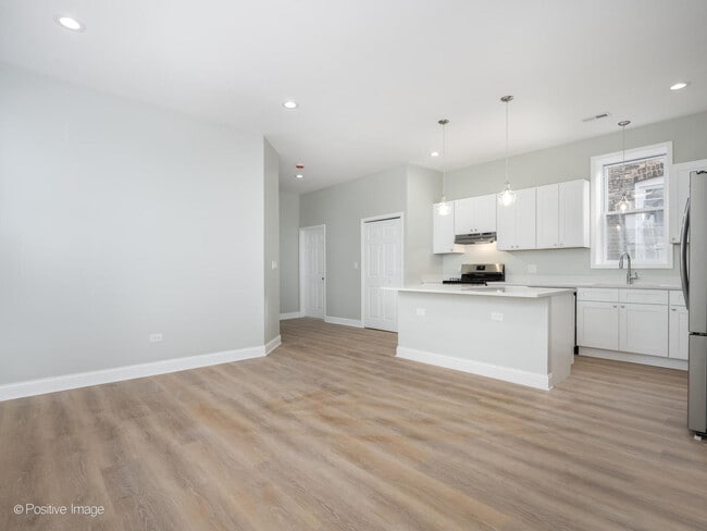 Foto del edificio - 2650 N Sawyer Ave