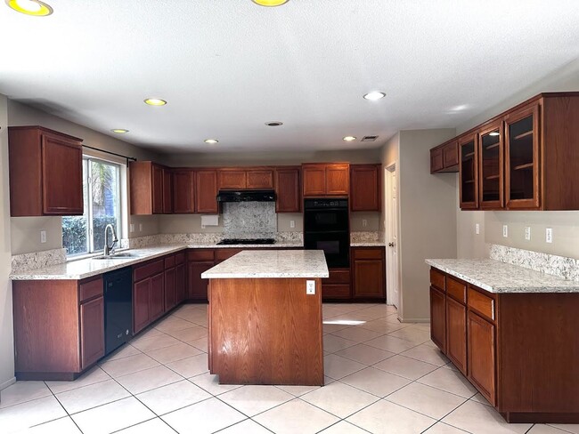 Building Photo - RARE 5 BEDROOMS in the BRIARWOOD Neighborh...