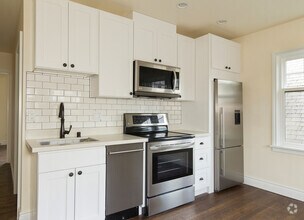 Building Photo - 571 Valley St
