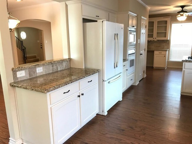 Building Photo - 3030 Heron Dr