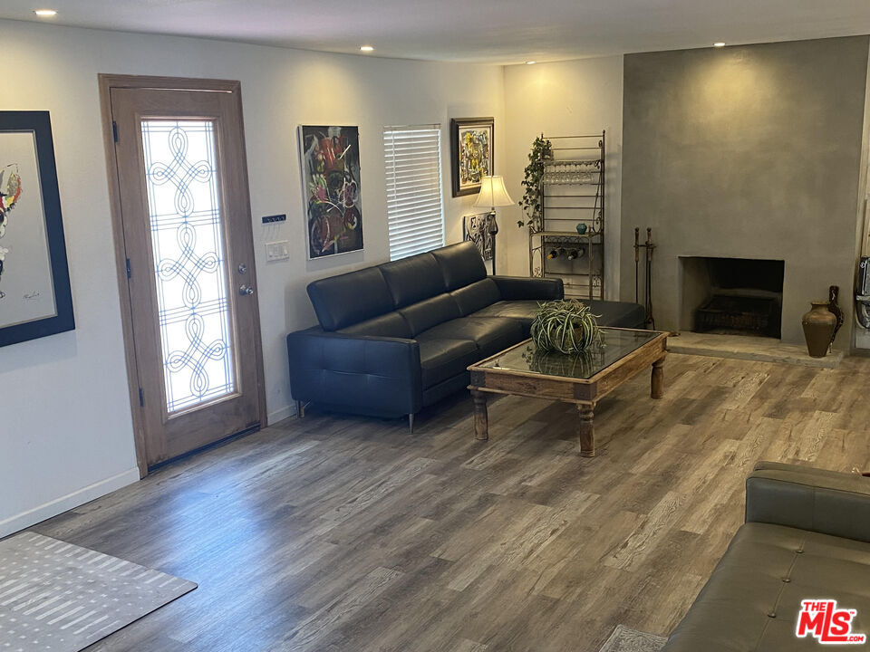 Foto principal - 4827 Saturn St