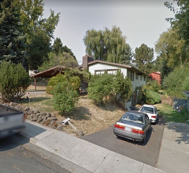 Building Photo - 1358 NW Hall Dr