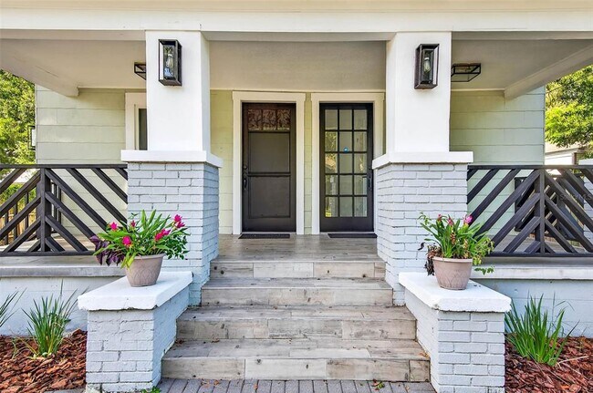 Foto del edificio - 809 E Baker St