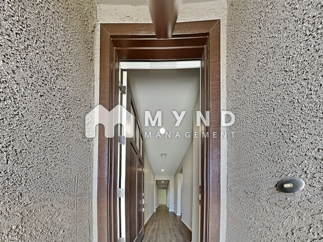 Foto del edificio - 4 br, 3 bath House - 2926 E Wayland Dr