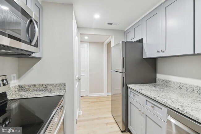 Foto del edificio - 327 8th St NE