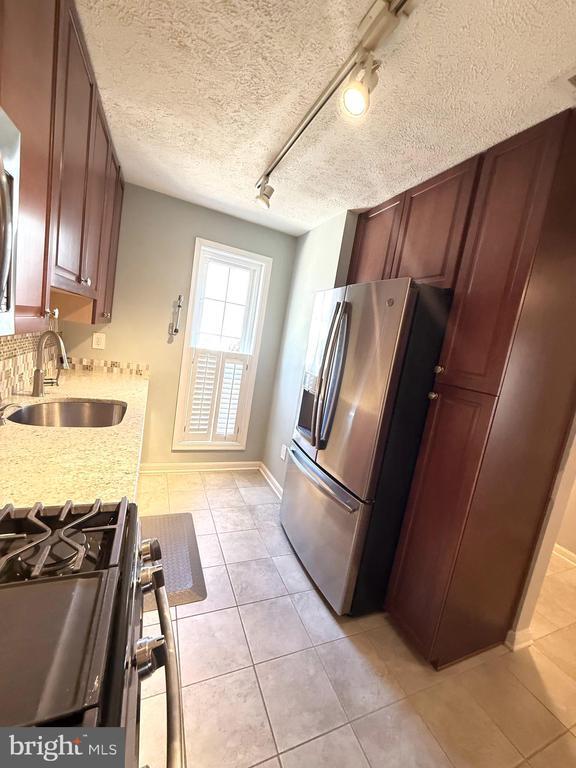 Building Photo - 10002 Oakton Terrace Rd