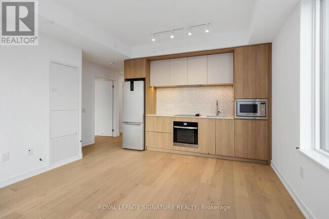 Building Photo - 395 Square One Dr