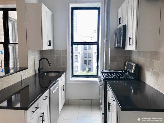 Building Photo - 250 Fort Washington Ave