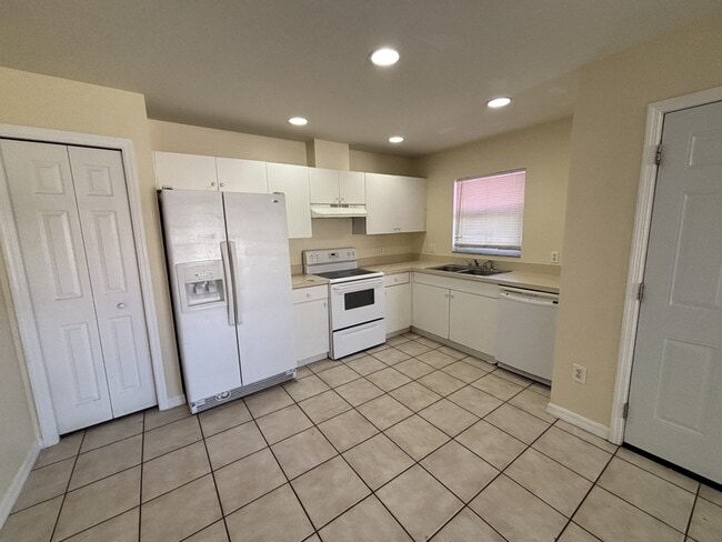 Foto del edificio - 2217 Leda Ave S