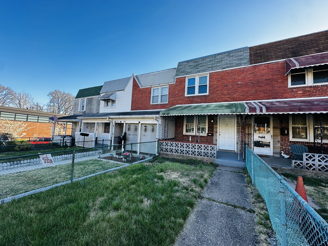Front - 2136 Parksley Ave