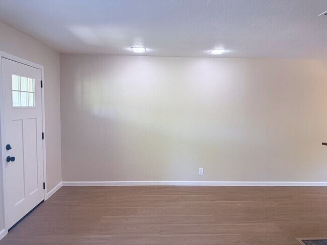 Foto del edificio - Cute 3 Bedroom Home Close to Shopping