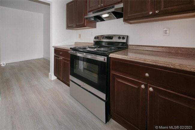 Building Photo - 512 Bayshore Dr