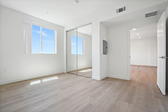 Foto del edificio - 8802 Van Nuys Blvd