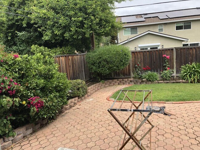 Foto del edificio - 1220 Brenton Ave