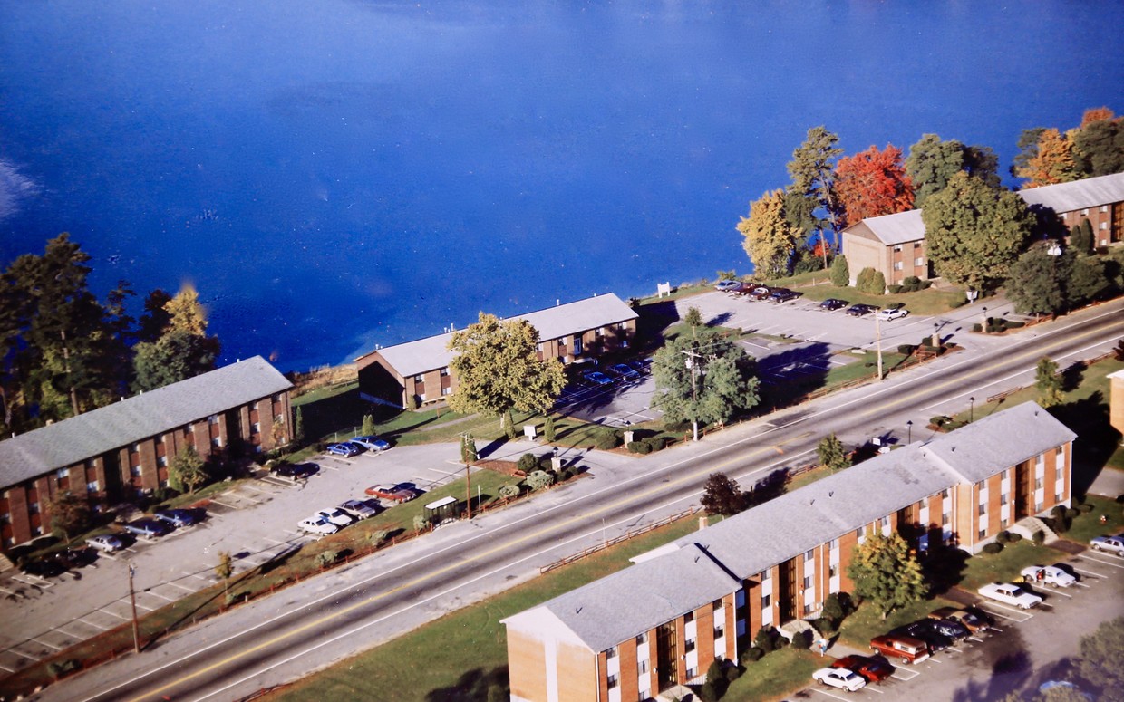 Primary Photo - Lakeshore Apartments