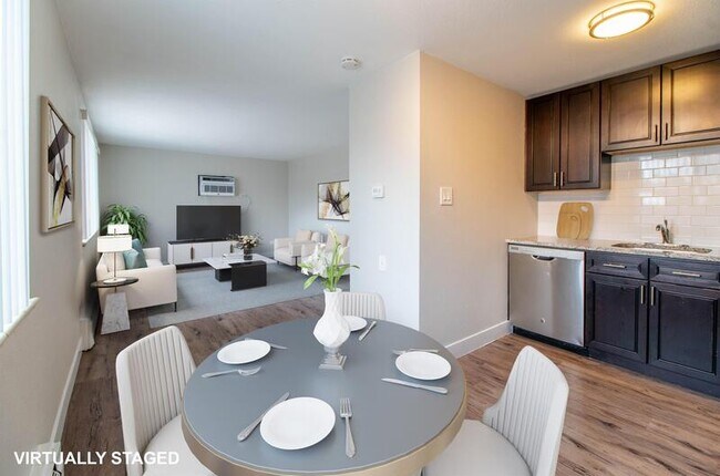 Foto del edificio - 569 S Forest St.