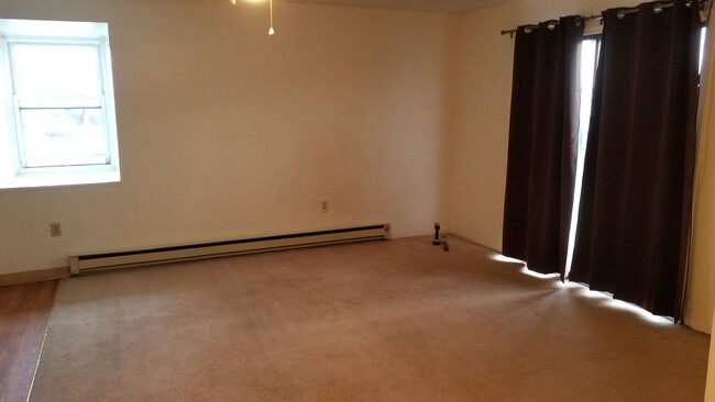 Living area - 4609 Division Hwy