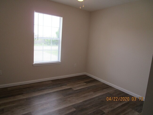 Building Photo - --