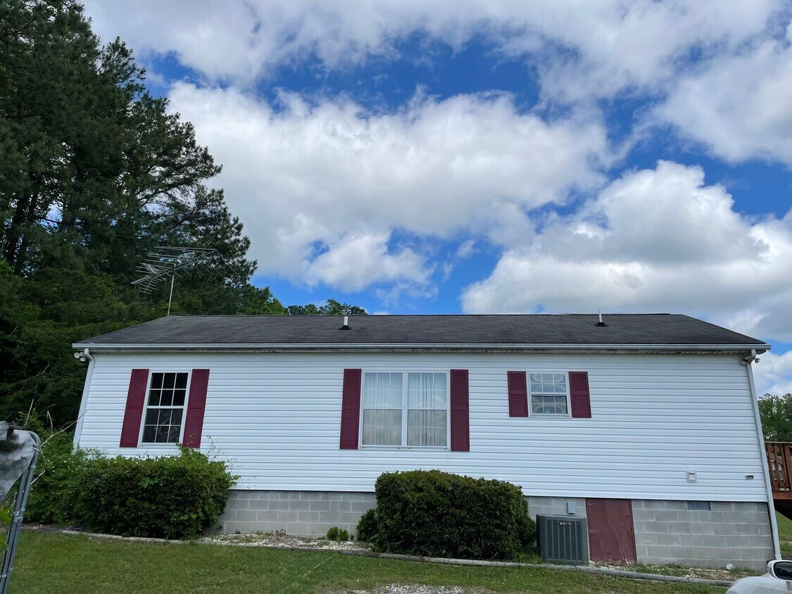 Foto del edificio - Hone 3 Bedroom 2 bath Screened in Porch