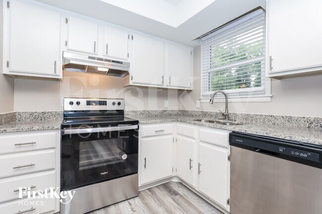 Foto del edificio - 704 Berkshire Dr