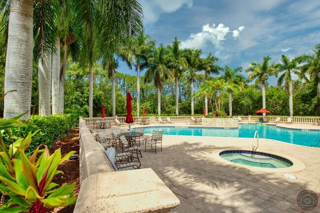 Building Photo - Seasonal Short-Term 2 Bedroom 2 Bathroom with a Bonus Room in the gated community of Venetia!