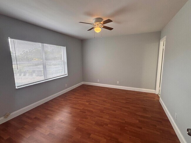 Building Photo - 6100 S Falls Circle Dr