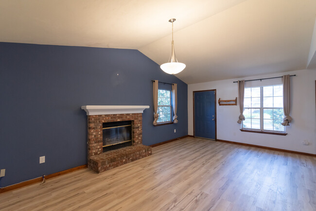 Building Photo - 1521 Cinnamon Bear Cir