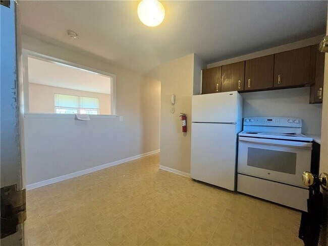 Foto del edificio - 70 Carroll Ave