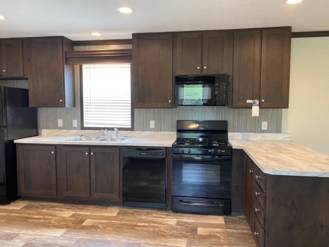 Building Photo - 1075 Hemlock Dr
