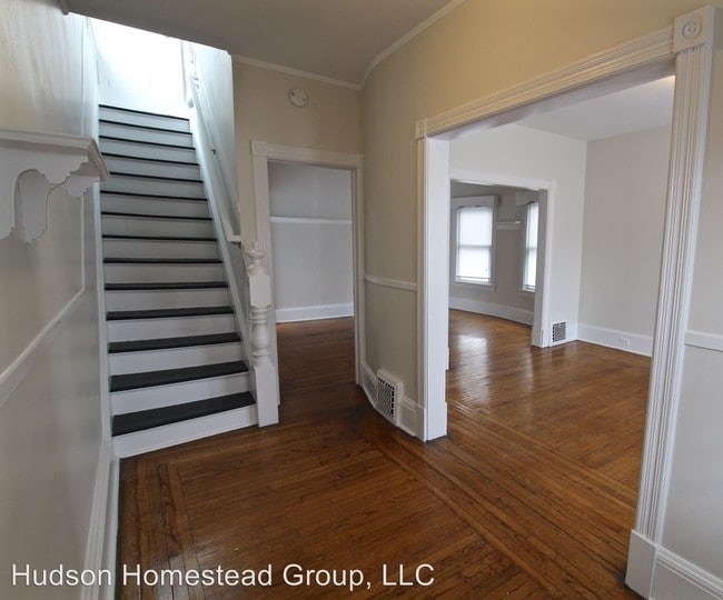 Building Photo - 4 br, 1 bath House - 15 O'Neil Street