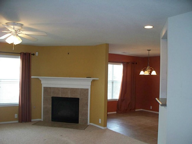 Foto del edificio - 13600 Breton Ridge St
