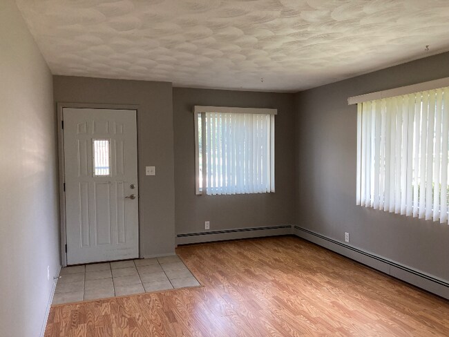Foto del edificio - 4612-4612 Tolland Ave