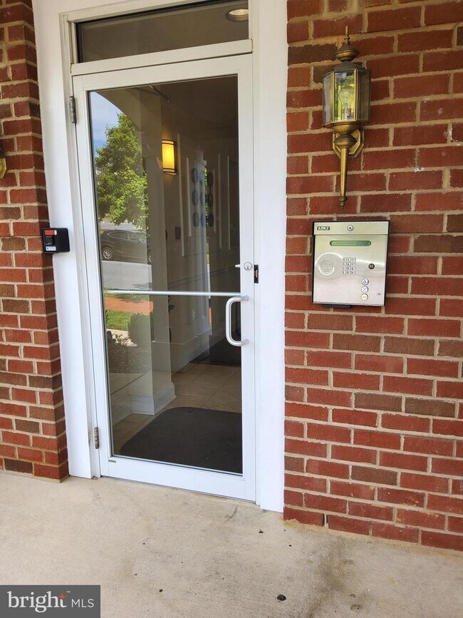 Building Photo - 12901 Clarks Crossing Dr