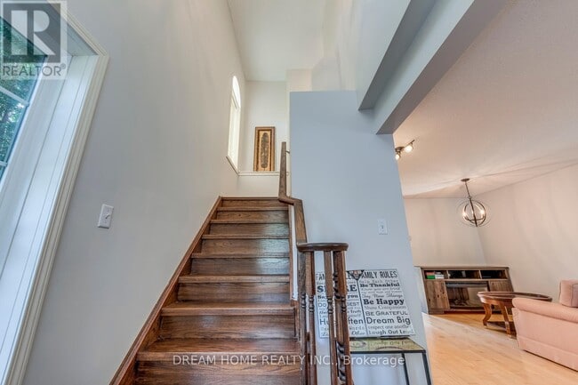 Photo du bâtiment - 1281 Glenrose Crescent