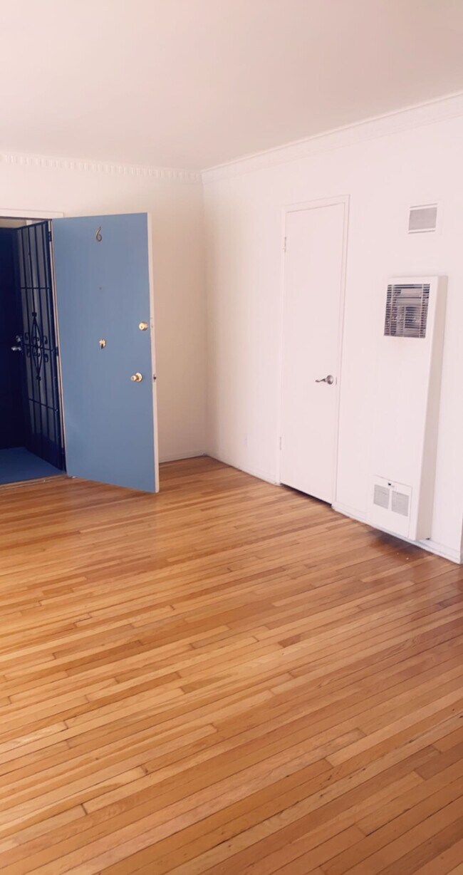 Building Photo - 1207 S Holt Ave