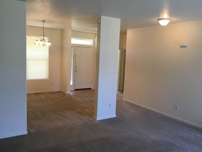 Building Photo - 3 Bedroom house in Bethel-Danebo Area